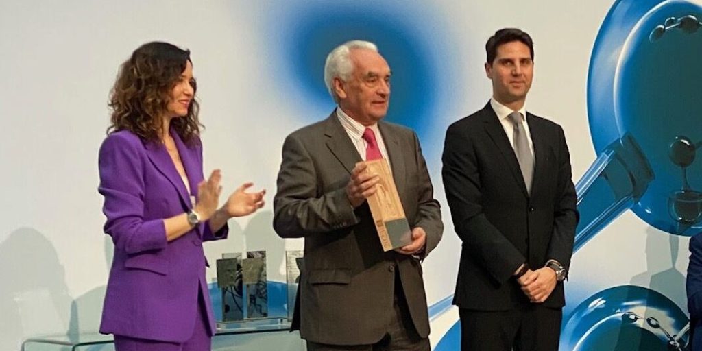 Entrega Premio Fermina Orduña 2023 para José Molero