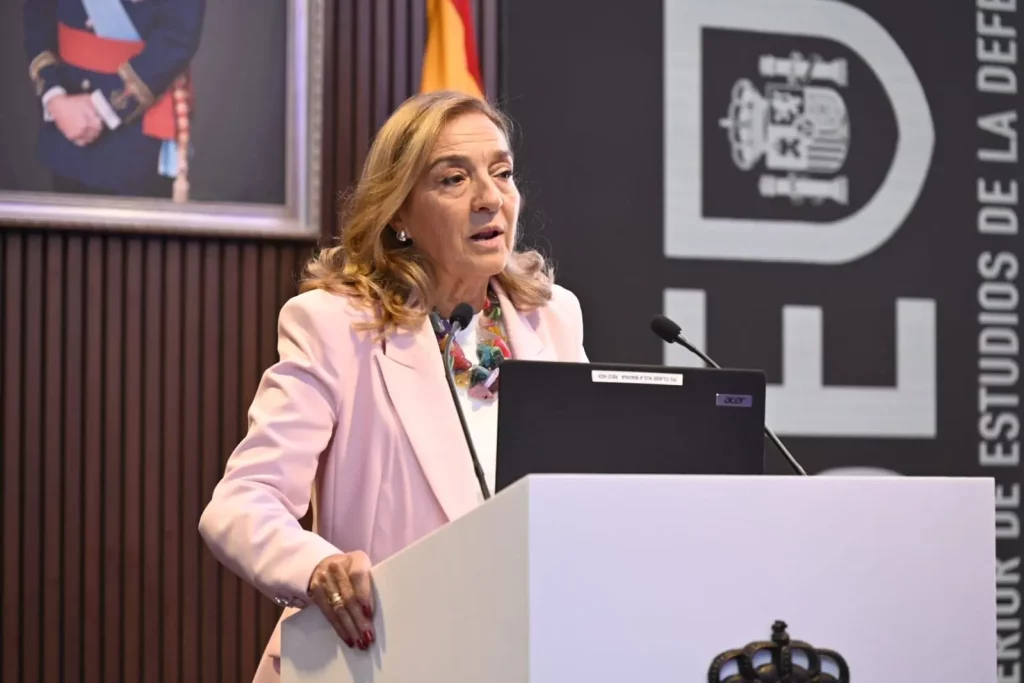 Carmen Vela, presidenta del FEO, en la presentación del informe “Situación y tendencias en el uso de la Inteligencia Artificial en el sector de la Defensa”